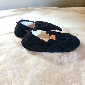 NWT Everfoams Slippers